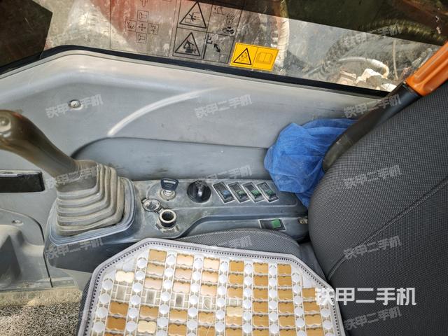 座椅左側(cè)控制臺/音響/含左手柄（駕駛室部分）