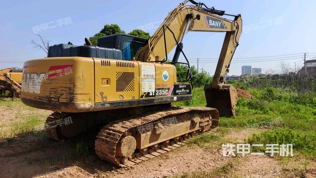 右后45(整機(jī)外觀) 右后45(整機(jī)外觀)
