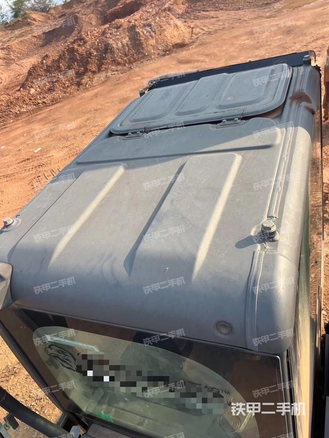 驾驶室顶部（整机外观）