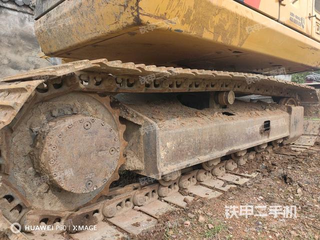 单侧履带整体(整机外观) 单侧履带整体(整机外观)