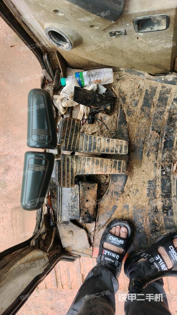 后窗玻璃角标(驾驶室部分) 后窗玻璃角标(驾驶室部分)