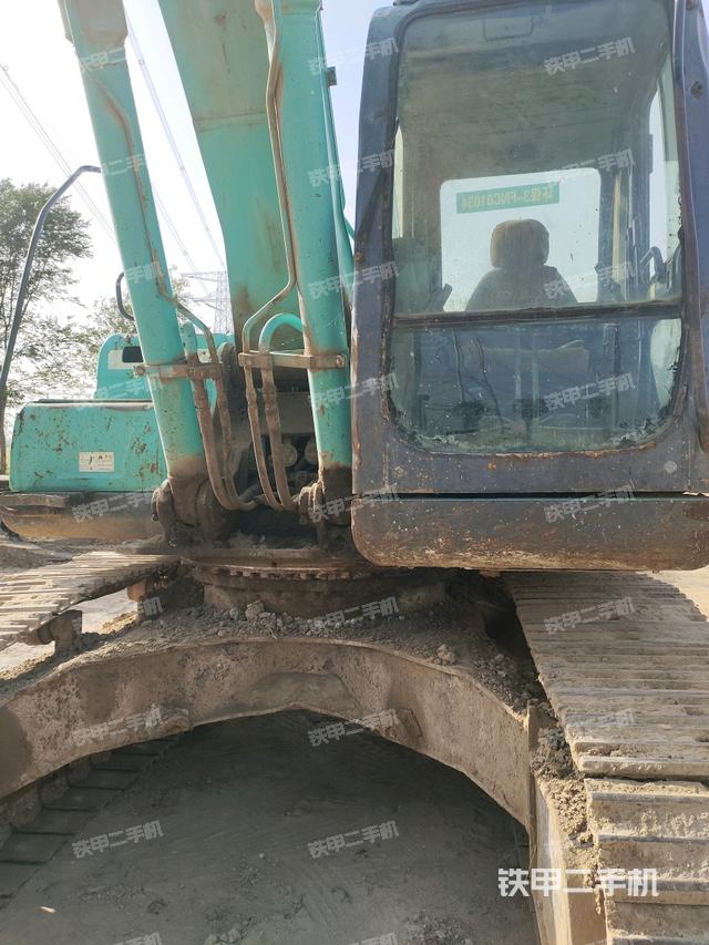 轉盤和下車架正前(工作和回轉裝置) 轉盤和下車架正前(工作和回轉裝置)
