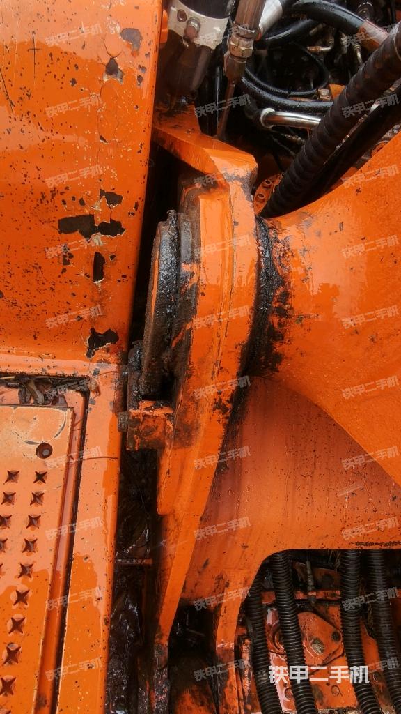 大臂根部 斜视(工作和回转装置) 大臂根部 斜视(工作和回转装置)