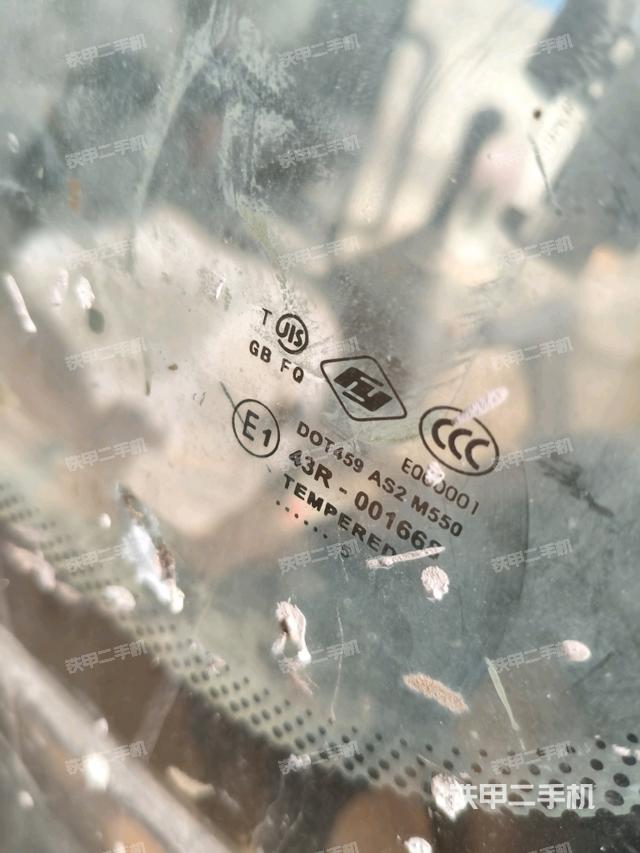 駕駛室整體(整機(jī)外觀) 駕駛室整體(整機(jī)外觀)