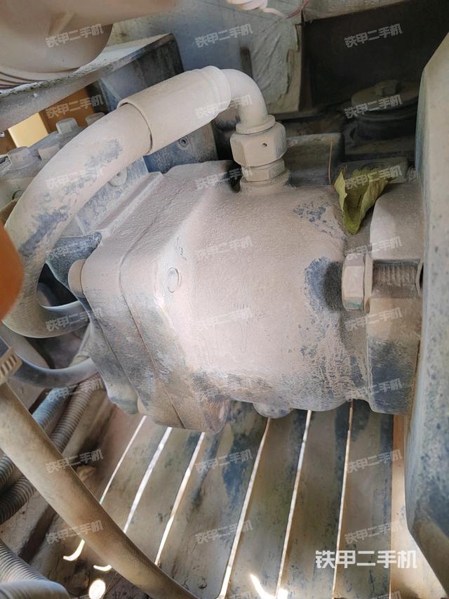 液壓泵艙室正面整體(整機(jī)外觀) 液壓泵艙室正面整體(整機(jī)外觀)