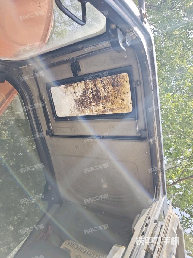 后窗玻璃角標（駕駛室部分）