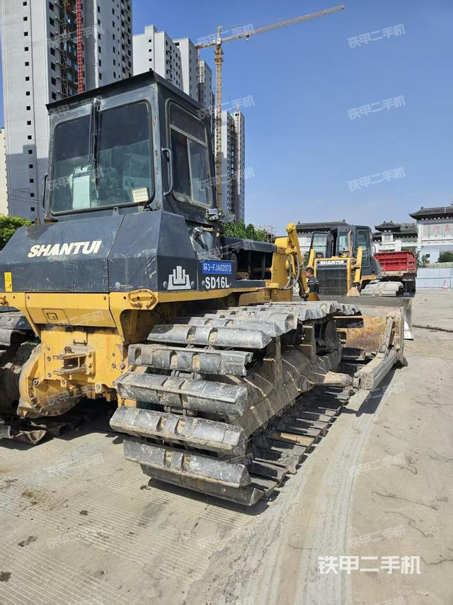 整機(jī)右后45°(設(shè)備外觀及核心部件) 整機(jī)右后45°(設(shè)備外觀及核心部件)