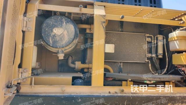 散熱器正面(大件艙室) 散熱器正面(大件艙室)