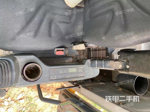 显示屏 (驾驶室部分) 显示屏 (驾驶室部分)