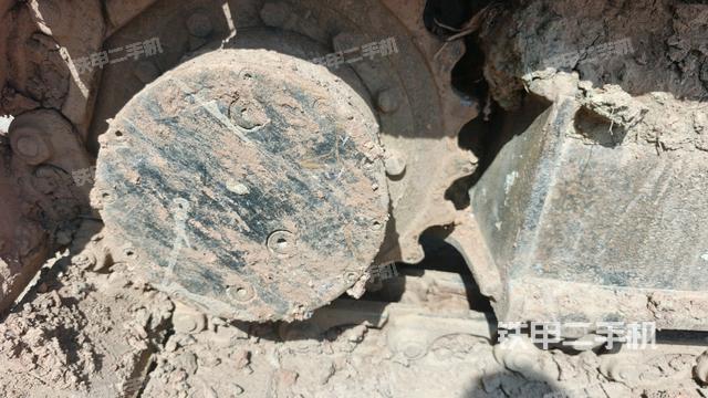 右驅(qū)動輪（行走機構(gòu)）