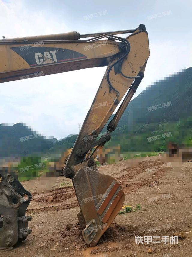 小臂整体右前(工作和回转装置) 小臂整体右前(工作和回转装置)