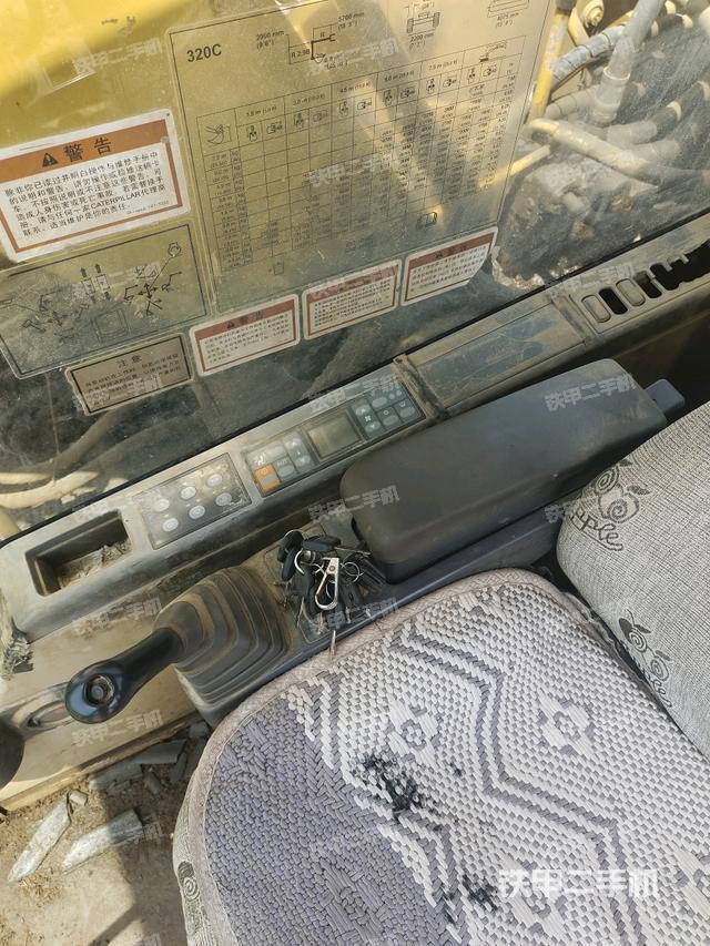 座椅右侧控制台/钥匙门/油门/含右手柄（驾驶室部分）