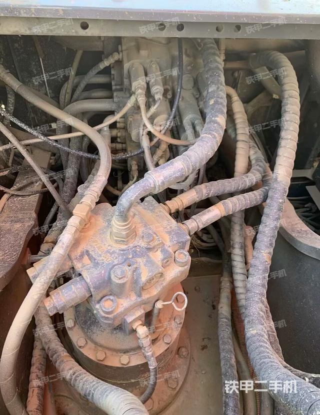 回轉(zhuǎn)馬達(dá)和主控閥(整機(jī)外觀) 回轉(zhuǎn)馬達(dá)和主控閥(整機(jī)外觀)