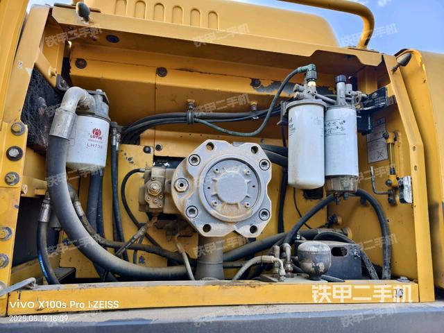 液壓泵艙室正面整體（整機(jī)外觀）