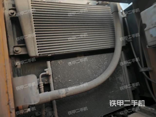 散熱器正面(大件艙室) 散熱器正面(大件艙室)