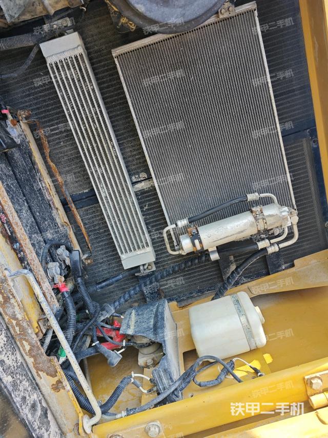 散热器正面(大件舱室) 散热器正面(大件舱室)