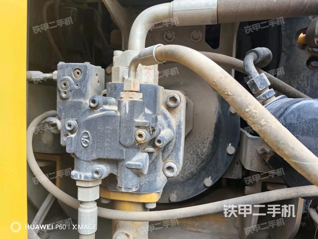 液压泵舱室正面整体(整机外观) 液压泵舱室正面整体(整机外观)