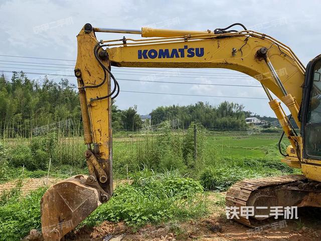 大臂油缸整体 竖拍(工作和回转装置) 大臂油缸整体 竖拍(工作和回转装置)