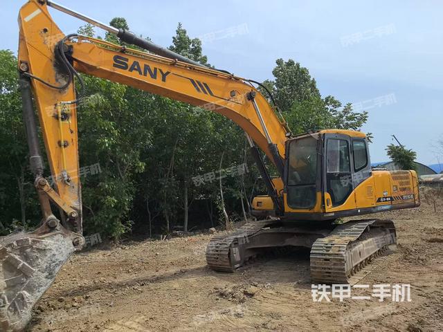 三一重工SY215C挖掘機(jī)