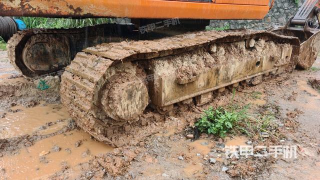 右侧履带整体(行走机构) 右侧履带整体(行走机构)