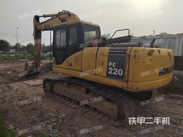 小松PC200-7挖掘机的设备实拍-第2张实拍照片