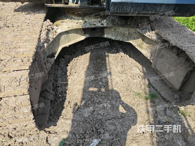 转盘和下车架正前(工作和回转装置) 转盘和下车架正前(工作和回转装置)