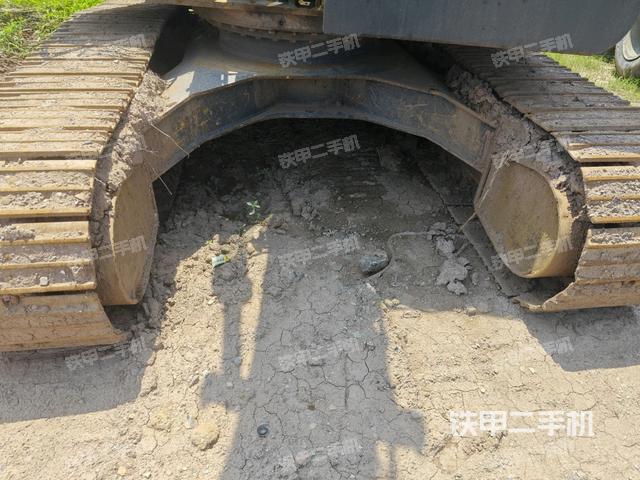 轉(zhuǎn)盤和下車架正前(工作和回轉(zhuǎn)裝置) 轉(zhuǎn)盤和下車架正前(工作和回轉(zhuǎn)裝置)