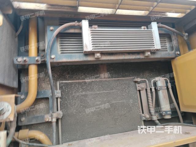 散热器正面(大件舱室) 散热器正面(大件舱室)