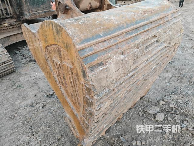 铲斗45度(工作和回转装置) 铲斗45度(工作和回转装置)