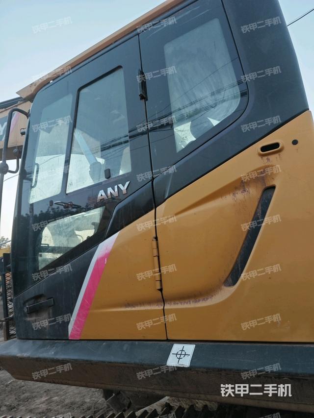 驾驶室左前45度(驾驶室部分) 驾驶室左前45度(驾驶室部分)