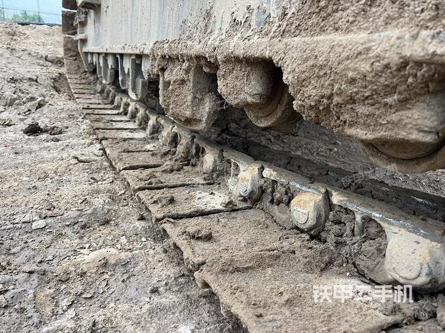 右驱动轮（行走机构）