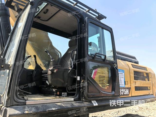 駕駛室整體(整機(jī)外觀) 駕駛室整體(整機(jī)外觀)