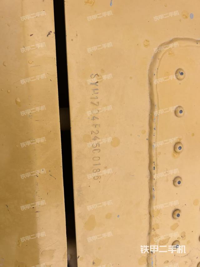 大臂背部俯视（工作和回转装置）