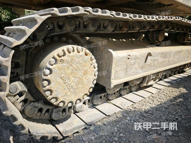 單側(cè)履帶整體(整機外觀) 單側(cè)履帶整體(整機外觀)