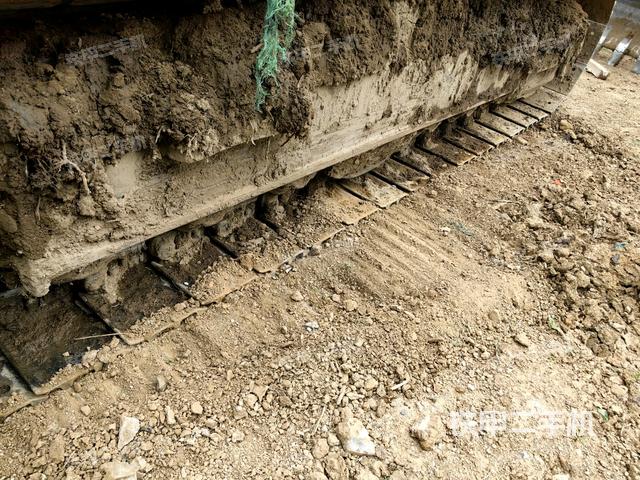 右侧履带整体(行走机构) 右侧履带整体(行走机构)