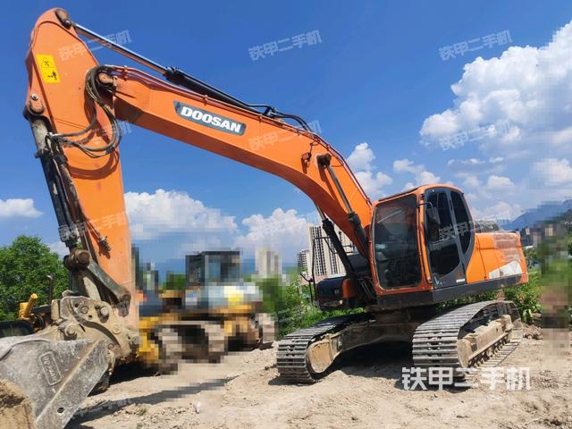 斗山DX215-9C挖掘機(jī)