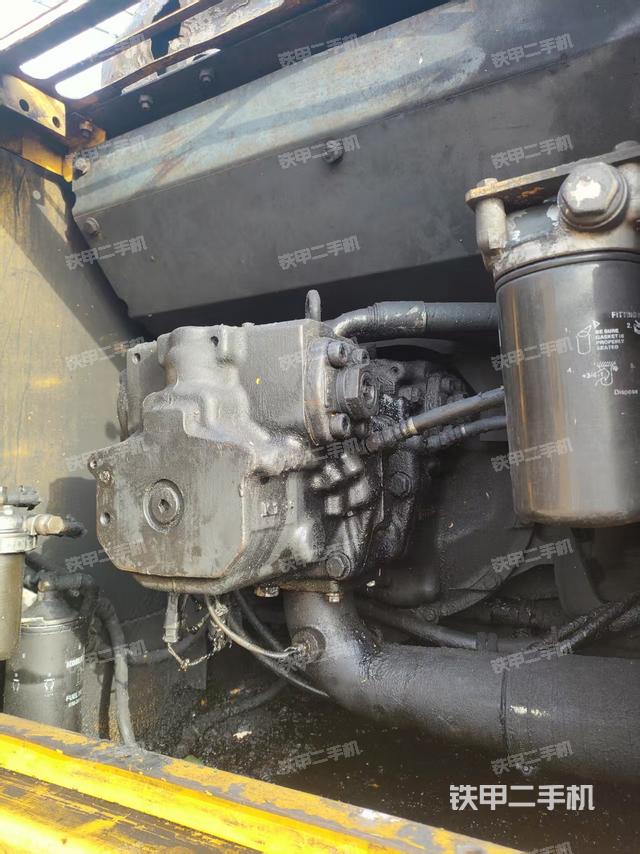 液壓泵艙室正面整體(整機(jī)外觀) 液壓泵艙室正面整體(整機(jī)外觀)