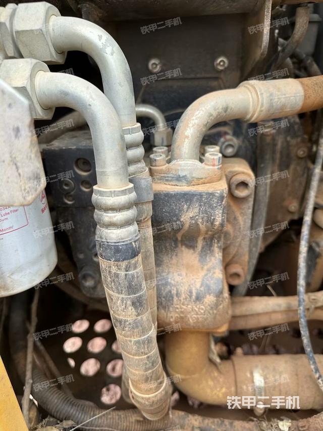 液壓泵艙室正面整體(整機(jī)外觀) 液壓泵艙室正面整體(整機(jī)外觀)