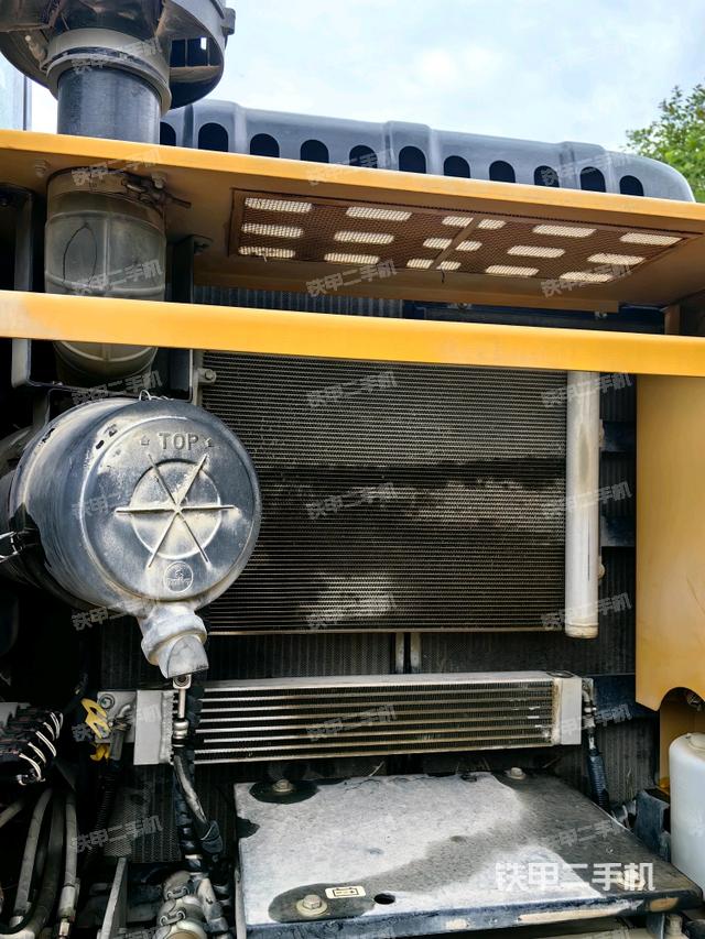 散热器正面(大件舱室) 散热器正面(大件舱室)