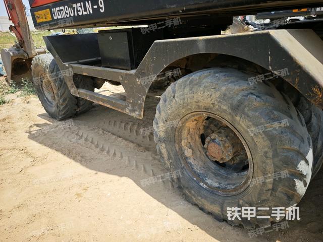 單側履帶整體(整機外觀) 單側履帶整體(整機外觀)