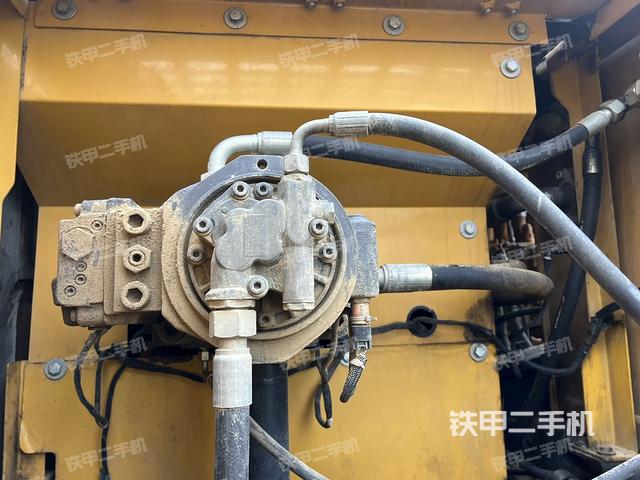 液压泵斜45 左（大件舱室）