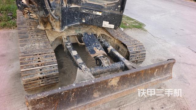 轉(zhuǎn)盤和下車架正前（工作和回轉(zhuǎn)裝置）