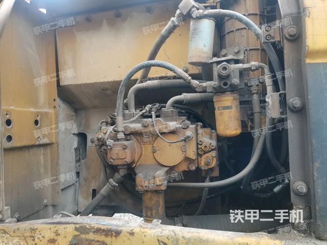 液壓泵斜45?右(大件艙室) 液壓泵斜45?右(大件艙室)