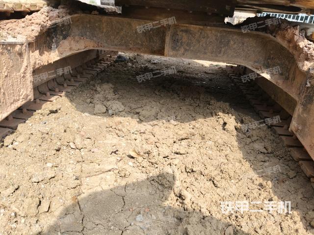 转盘和下车架正前（工作和回转装置）