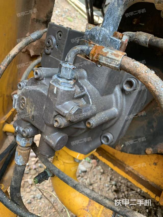 液壓泵艙室正面整體(整機(jī)外觀) 液壓泵艙室正面整體(整機(jī)外觀)