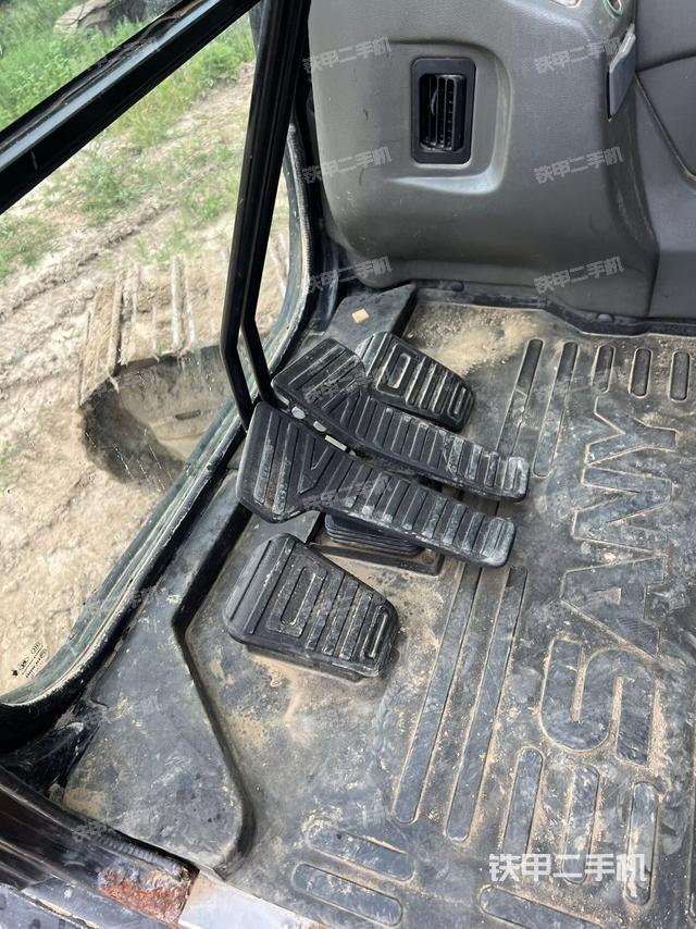 后窗玻璃角标（驾驶室部分）