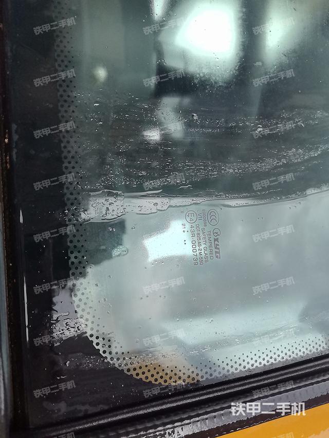 驾驶室顶部（整机外观）