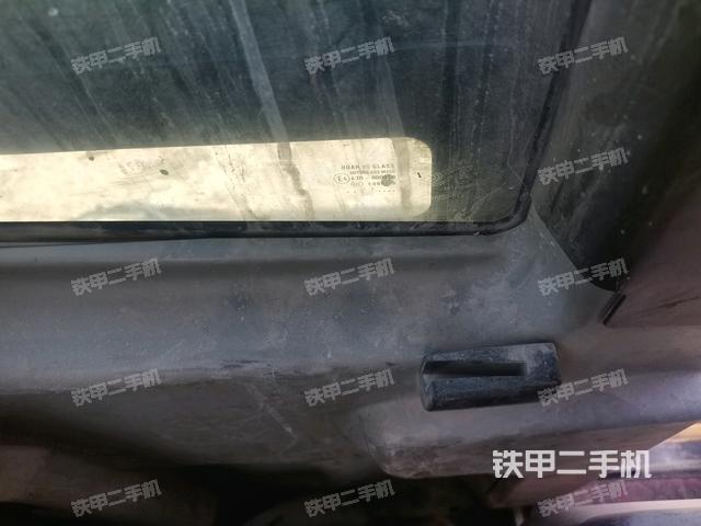 左后方玻璃角標(biāo)(駕駛室部分) 左后方玻璃角標(biāo)(駕駛室部分)
