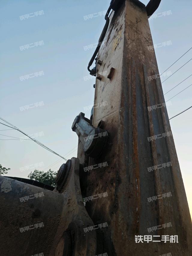 小臂整体左后(工作和回转装置) 小臂整体左后(工作和回转装置)