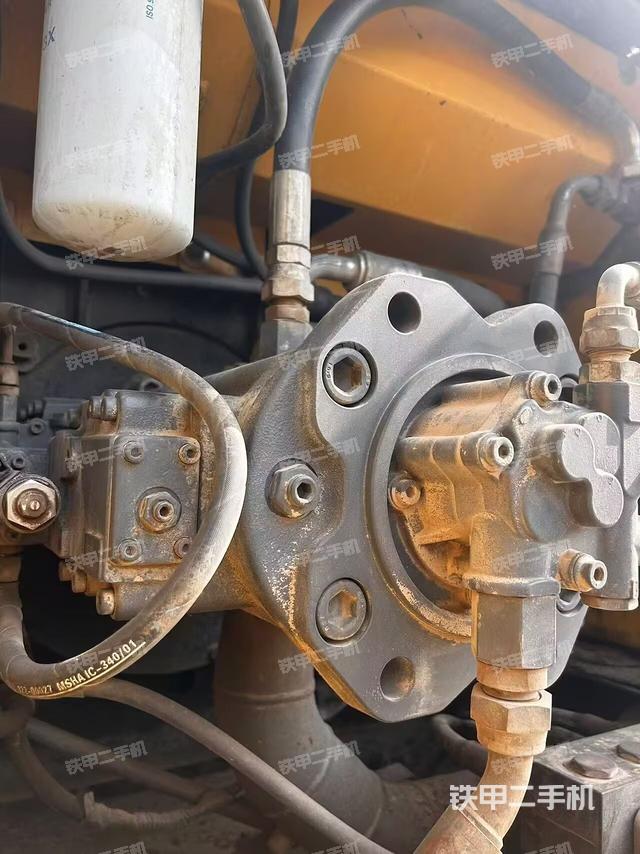 液壓泵艙室正面整體(整機(jī)外觀) 液壓泵艙室正面整體(整機(jī)外觀)